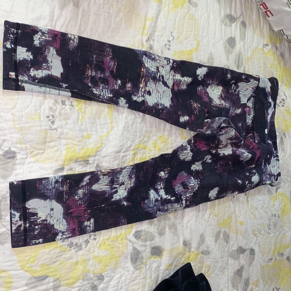 Lululemon size 4 - Picture 6 of 6